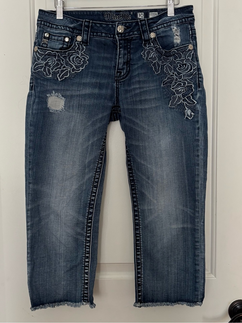 Miss Me Signature Capri jeans 30 floral embroidered Y2K fringe mid rise